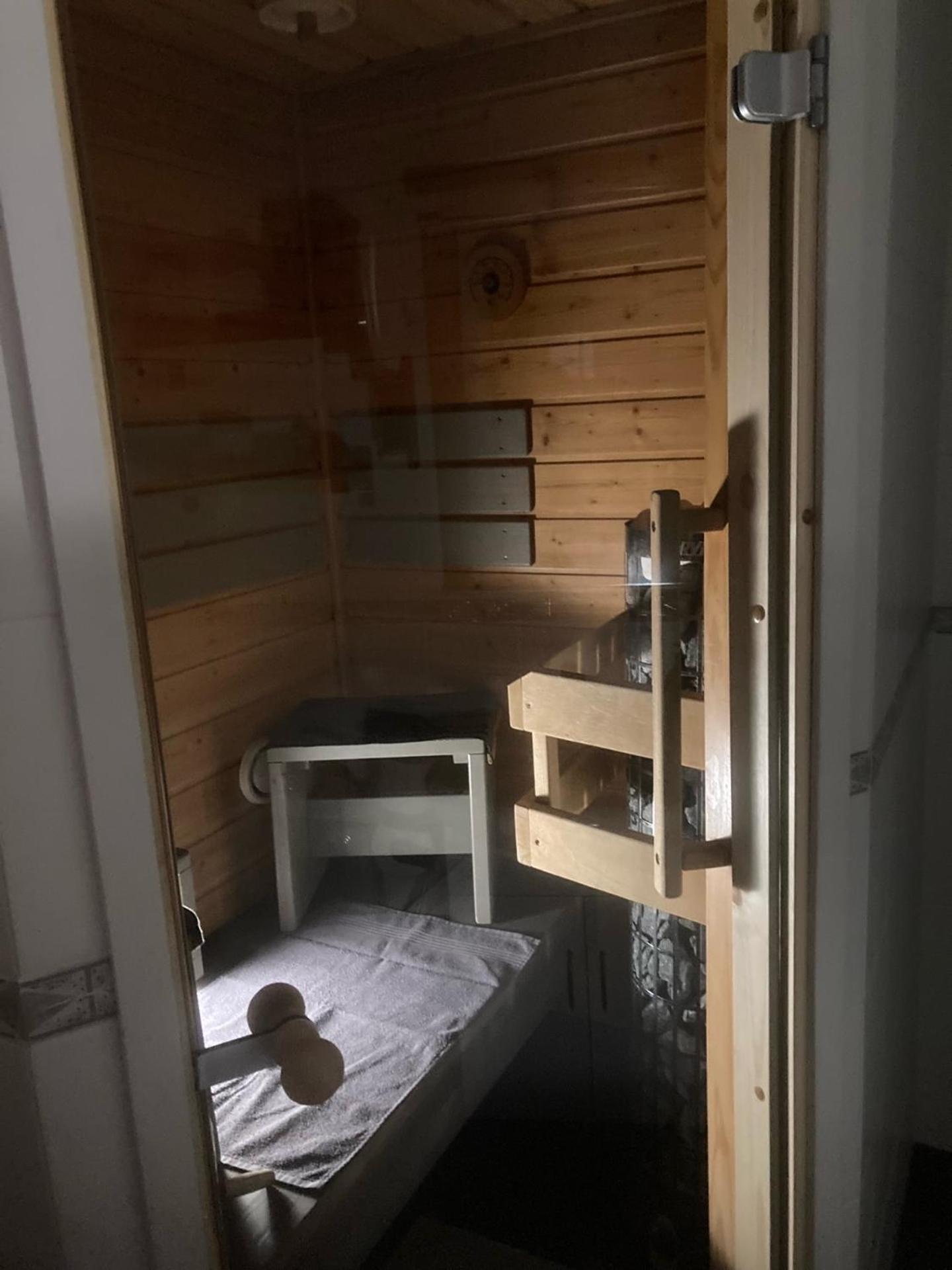 Mukava Saunallinen Kaksio Omalla Sisaeaenkaeynnillae Ja Ilmaisella Autopaikalla Kuopio Exterior foto
